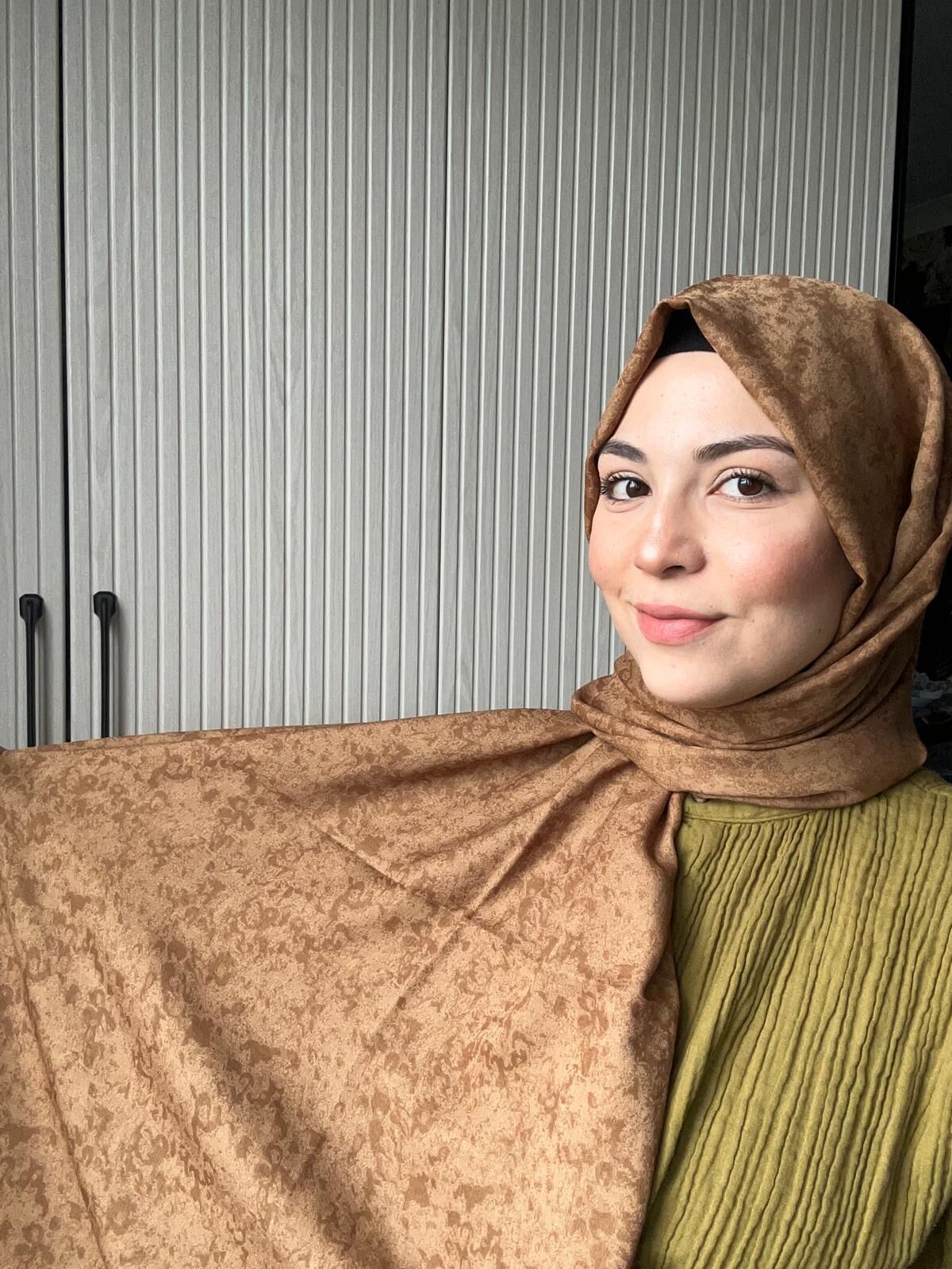 Harem Scarf Gold Silvia Şal Nescafe