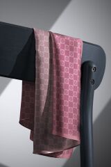%100 Twill İpek Monogram Desenli Gül Kurusu Renkli 90x90 Eşarp Dikim Şekli : El Dikişi