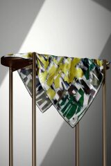 %100 Twill İpek Geometrik Desenli Sarı - Benetton Yeşili Renkli 90x90 Eşarp Dikim Şekli : El Dikişi