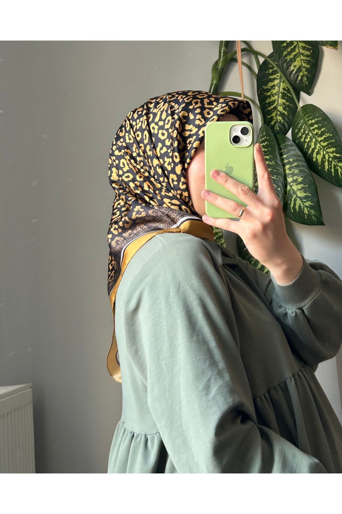 Levidor Mini Leopar Desen Twill İpek Eşarp Gold