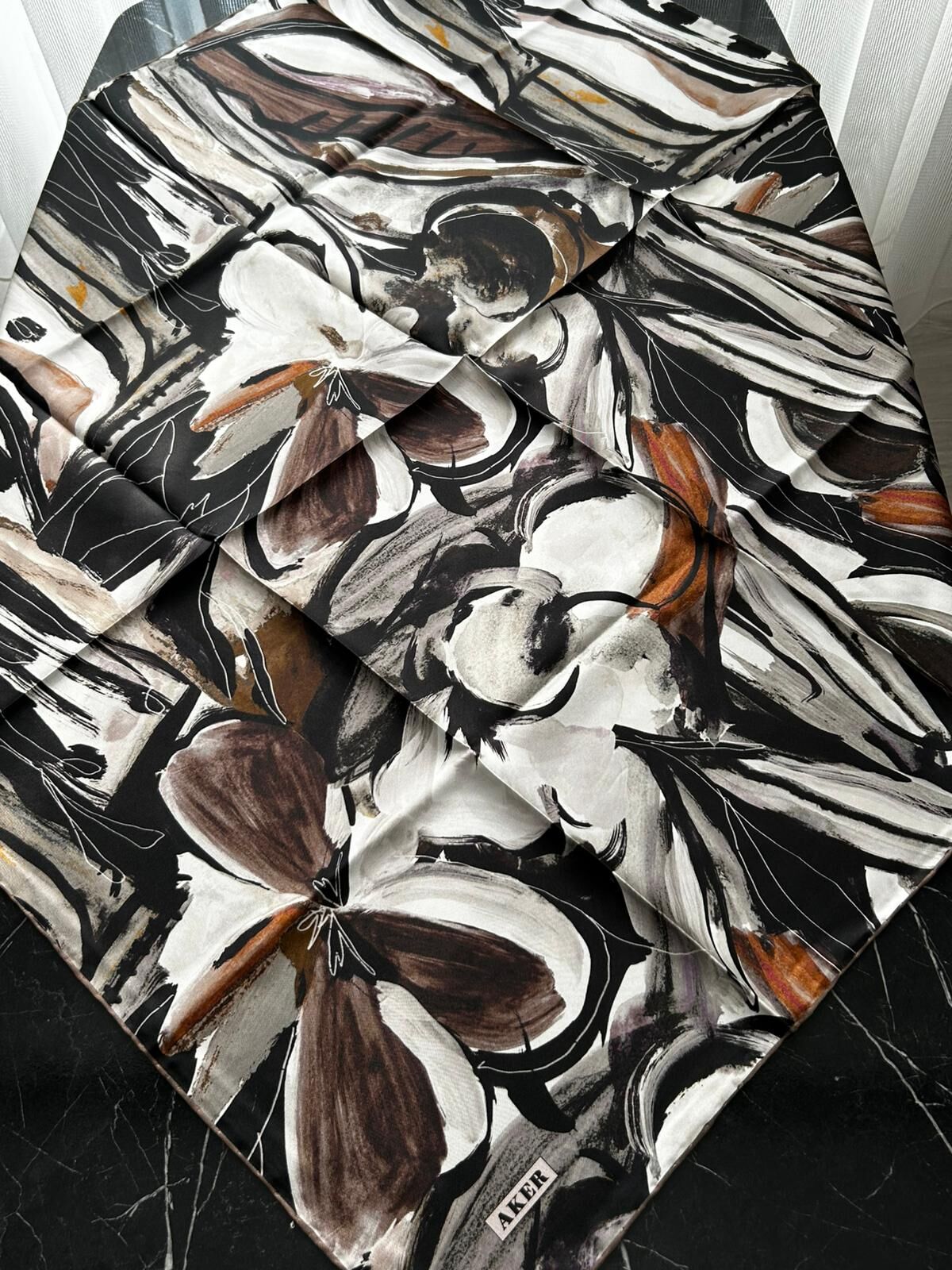 Aker Tivil İpek Eşarp