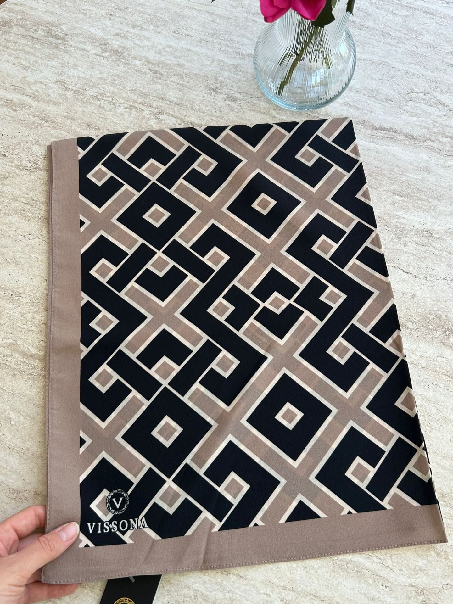 Vissona Medine İpeği Geometrik Desenli Şal Bej