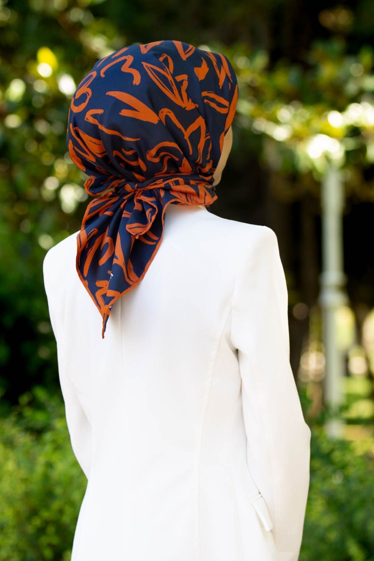 Vissona Twill İpek Büyük Çiçek Desenli Eşarp Lacivert