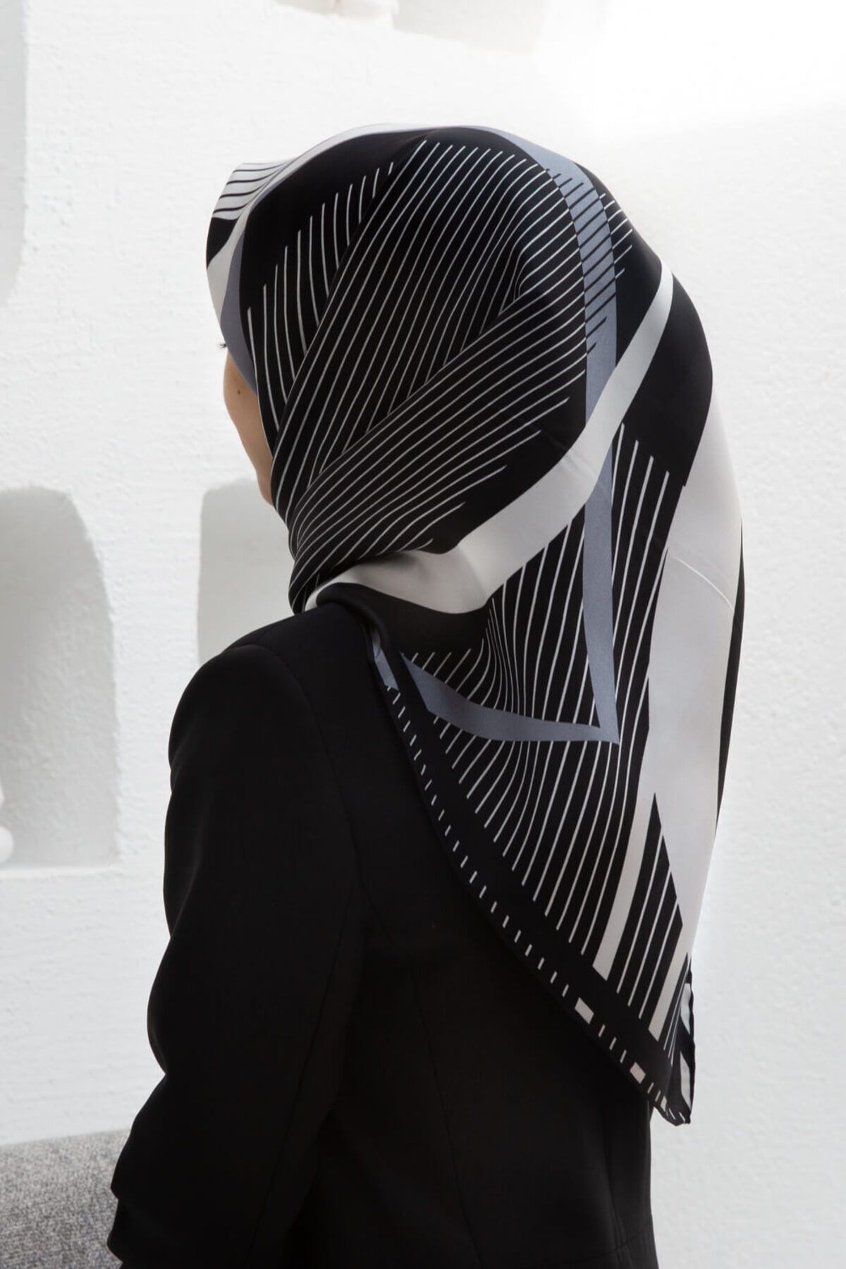 Vissona Twill İpek Geometrik Desen Eşarp Siyah