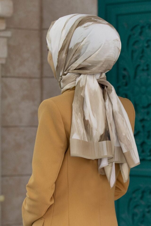 Vissona Medine İpeği Batik Desenli Şal Bej