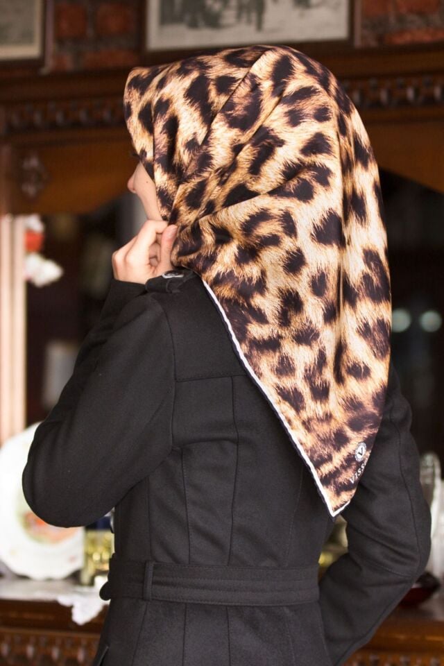 Vissona Twill İpek Leopar Desenli Eşarp Hardal