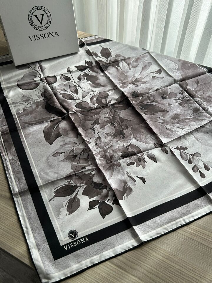 Vissona Twill İpek Bahar Çiçekleri Desenli Eşarp Siyah Beyaz