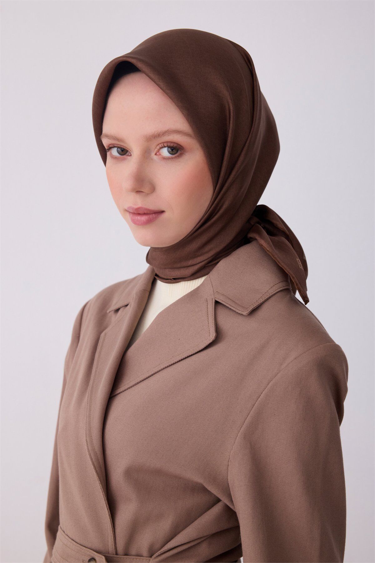 Belli 2026 Yaz Sezonu Tivil İpek Eşarp 4305-86