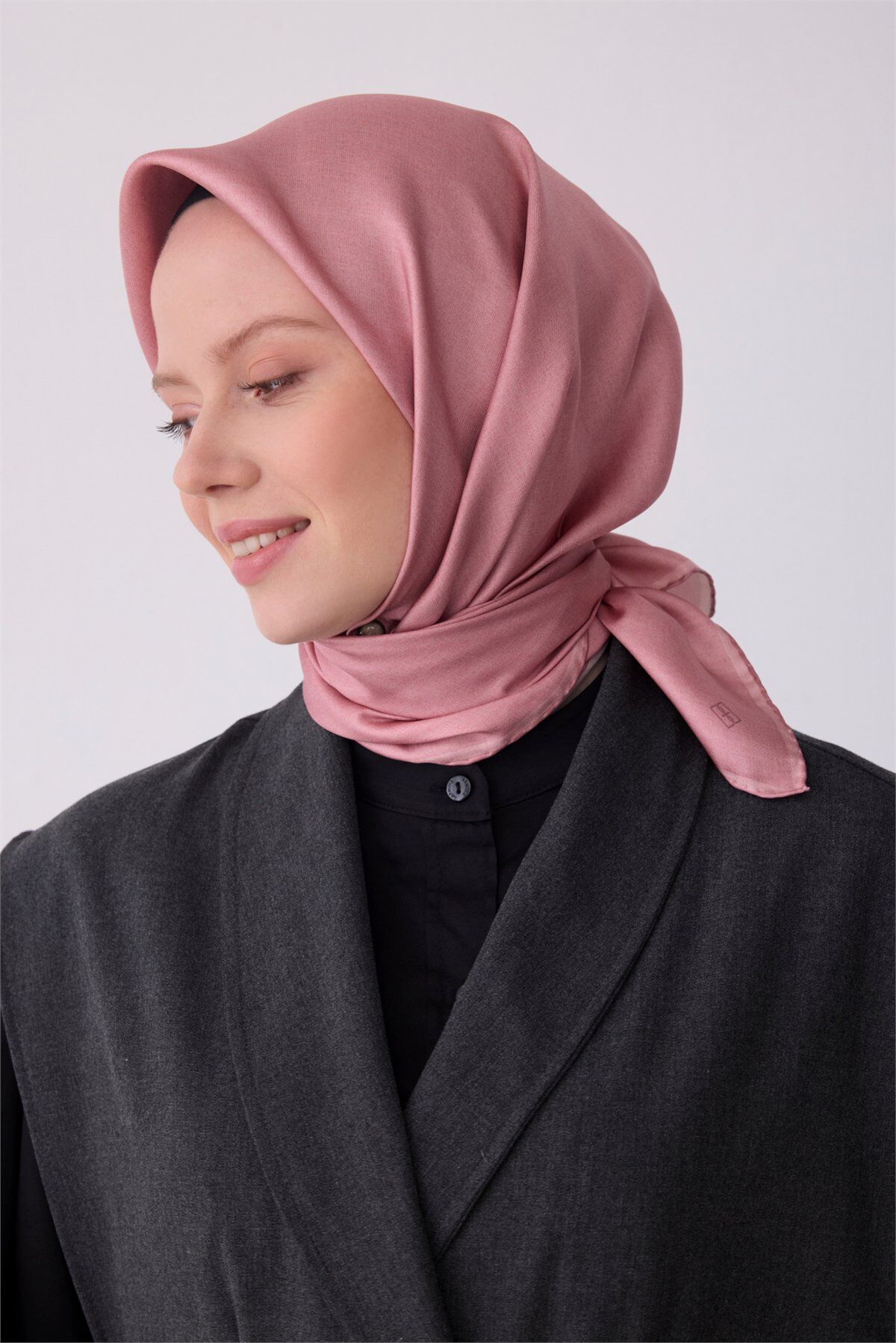 Belli 2026 Yaz Sezonu Tivil İpek Eşarp 4305-84