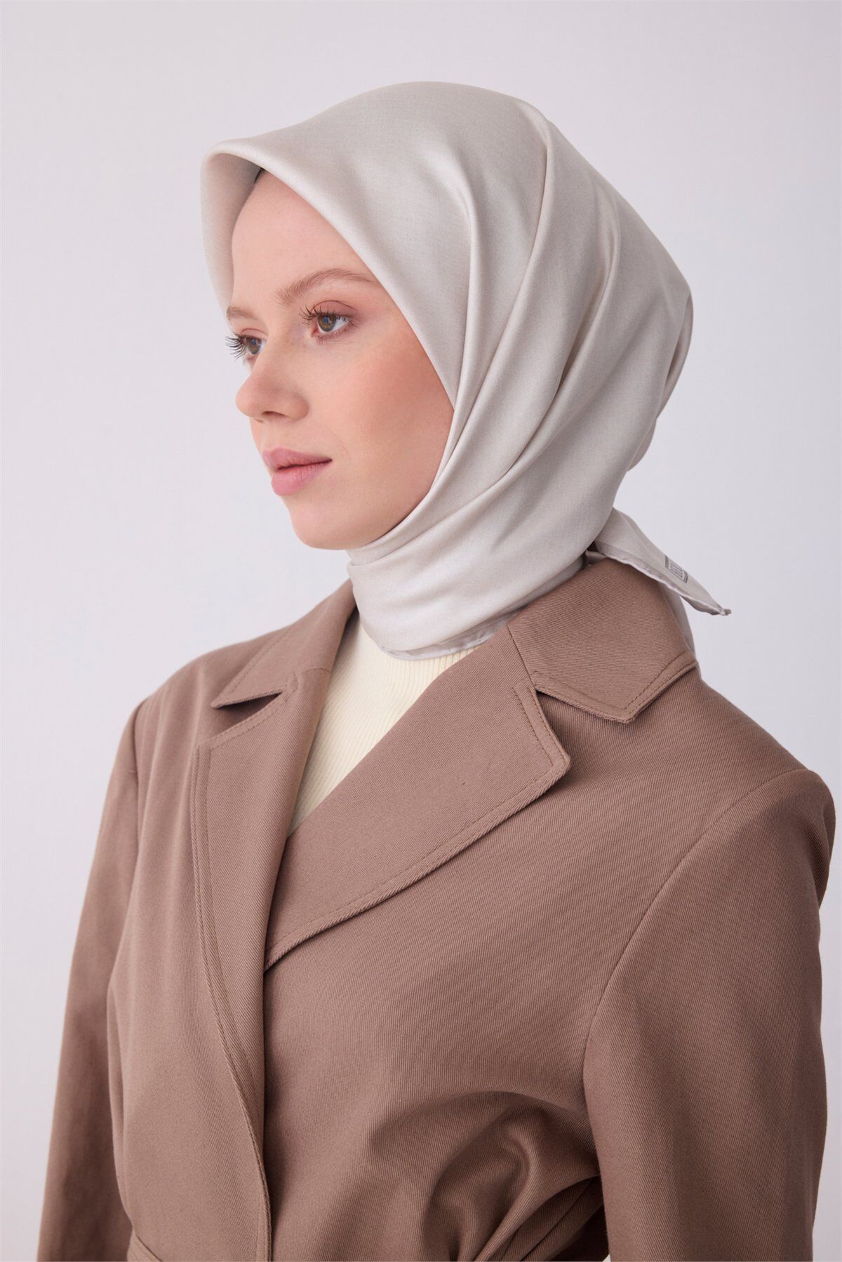 Belli 2026 Yaz Sezonu Tivil İpek Eşarp 4305-53