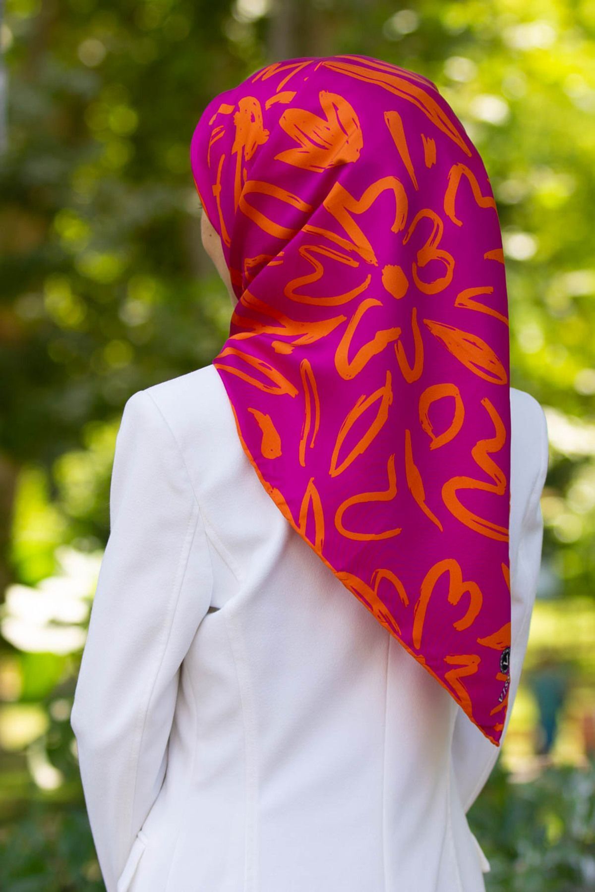 Vissona Twill İpek Büyük Çiçek Desenli Eşarp Fuşya
