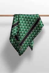 %100 Twill İpek Geometrik Desenli Zümrüt Yeşili - Siyah Renkli 90x90 Eşarp Dikim Şekli : El Dikişi