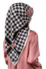 Twill Kazayağı Desenli Pudra Renkli 90x90 Eşarp (İpek İçermez) Kenar Dikiş Şekli El Dikişli