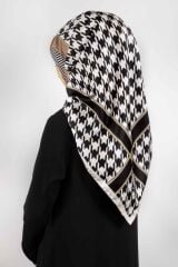 Twill Kazayağı Desenli Bej Renkli 90x90 Eşarp (İpek İçermez) Kenar Dikiş Şekli El Dikişli
