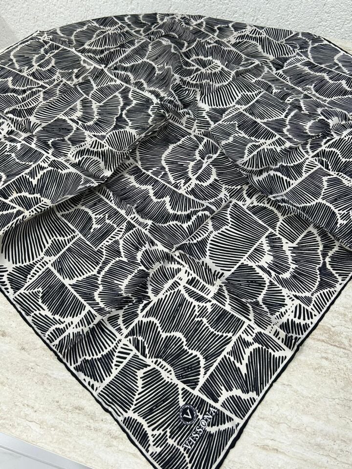 Vissona Çizgi Desen Twill İpek Eşarp Krem-Siyah