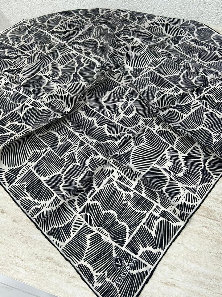 Vissona Çizgi Desen Twill İpek Eşarp Krem-Siyah