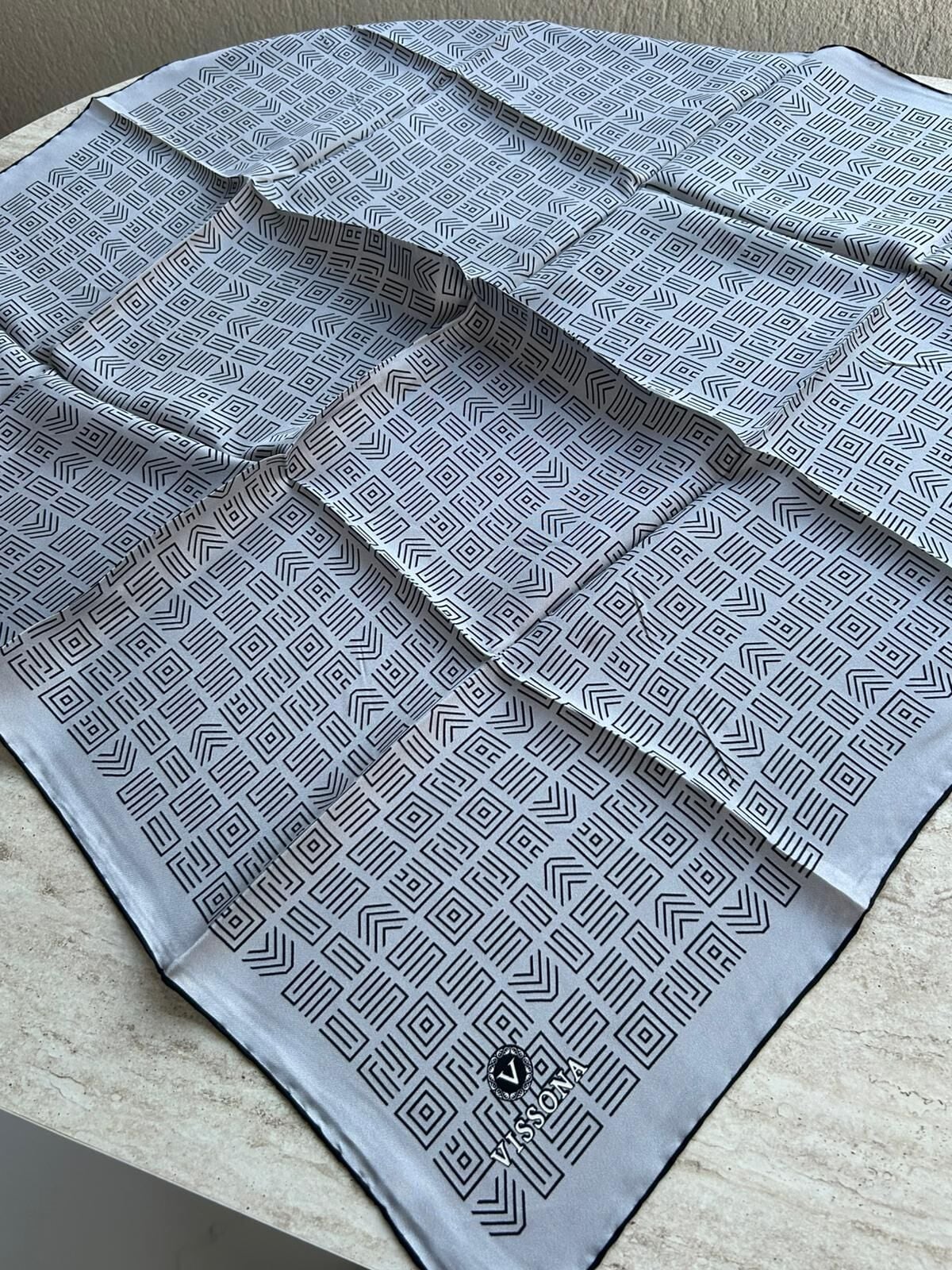 Vissona Twill İpek Etnik Motif Desenli Eşarp Gri