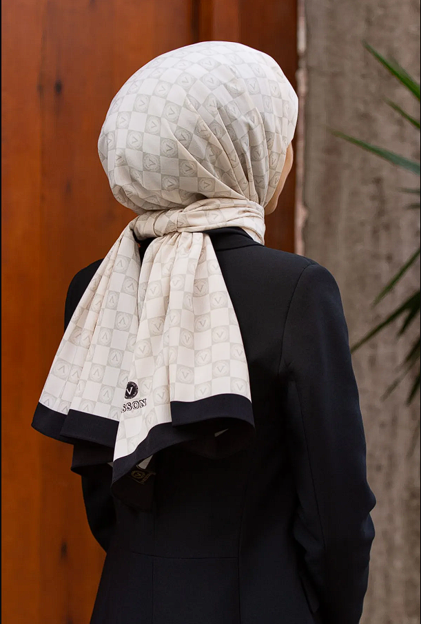 Vissona Medine İpeği Monogram Desen Şal Krem Siyah