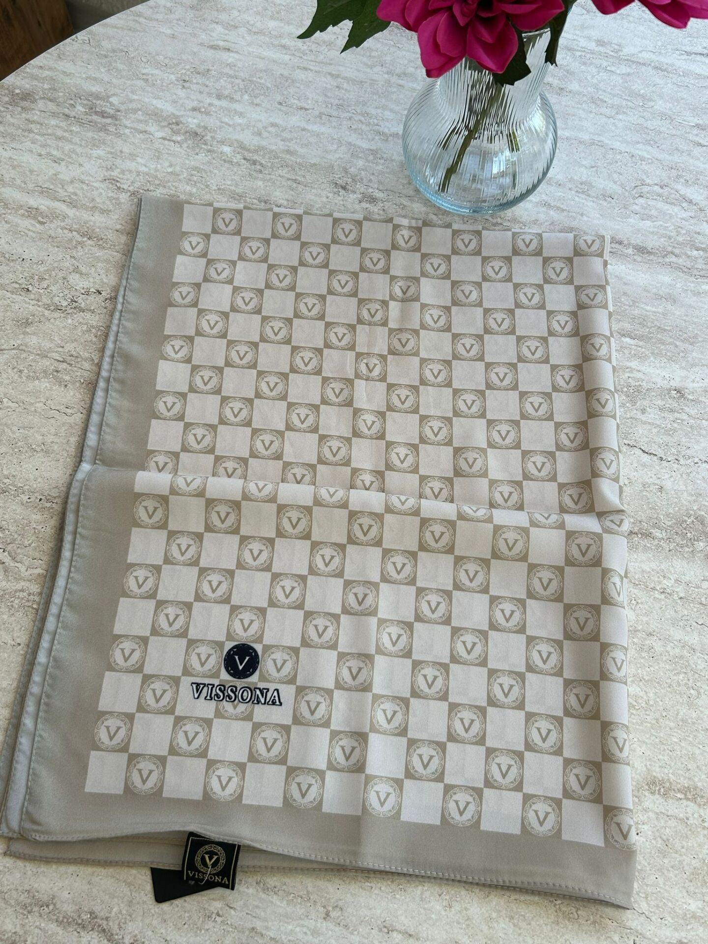 Vissona Medine İpeği Monogram Desenli Şal Bej