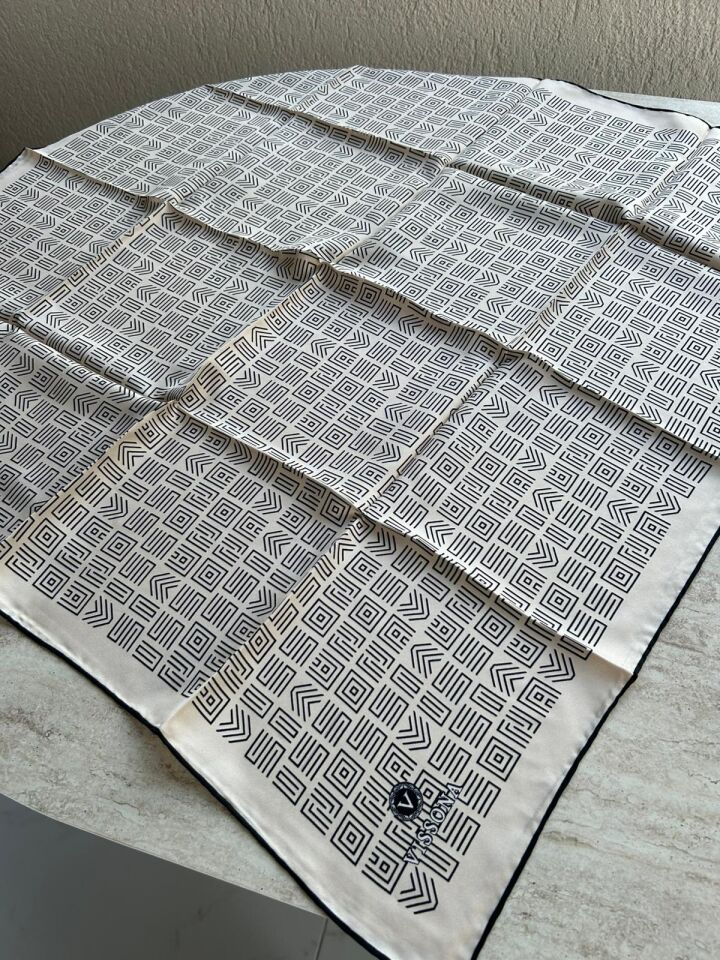Vissona Twill İpek Etnik Motif Desenli Eşarp Krem
