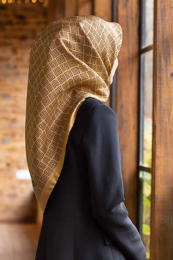 Vissona Twill İpek Etnik Motif Desenli Eşarp Gold
