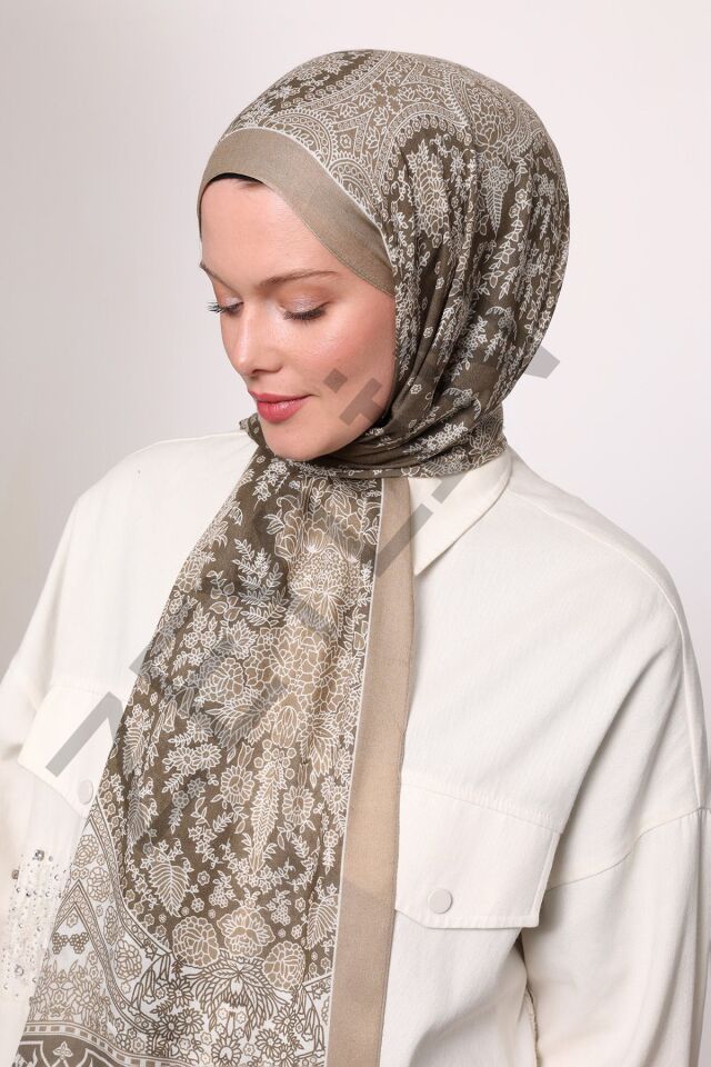 LuvenSara Çiçek Desenli Şal Bej