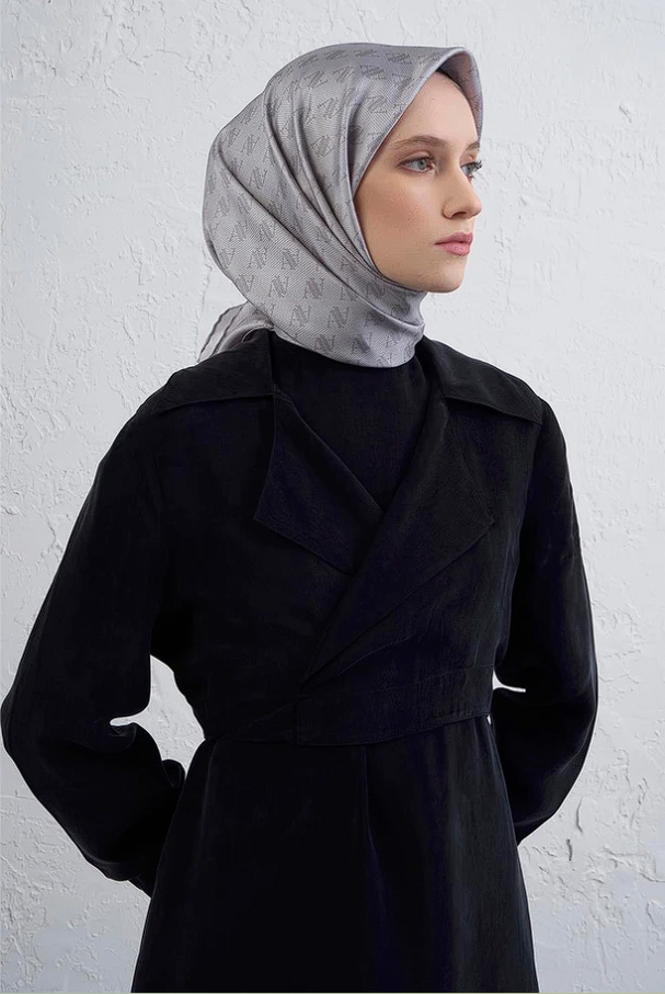 Armine Monogram Desenli Saf İpek Twill Eşarp 9412-87