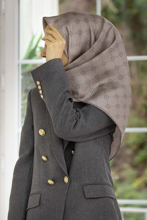 Vissona Monogram Desen Twill İpek Eşarp Taş